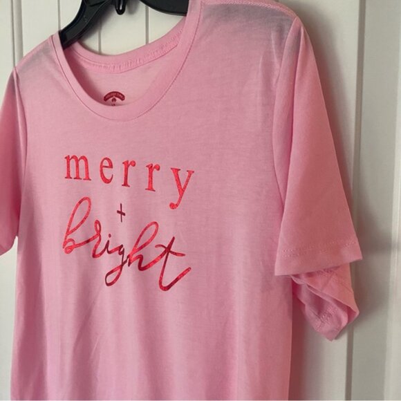 Holiday Time women’s pink shirt sleeve “Merry & Bright” top - Picture 3 of 6